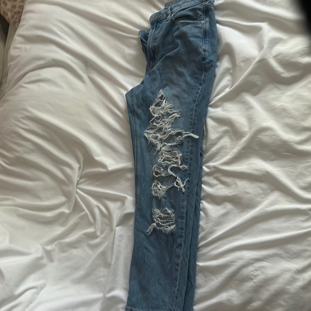 American Eagle ripped mom jean